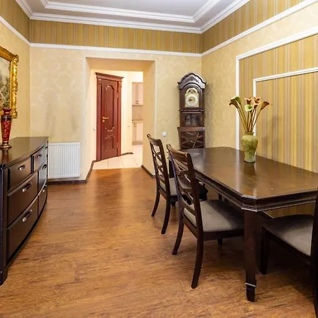 Apartamento Romari проспект свободи 39 *