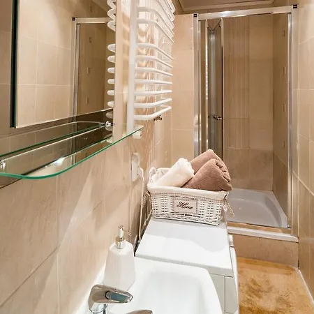 Romari проспект свободи 39 Apartment *